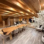 White Ecrin 木屋 拉富