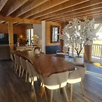 White Ecrin 木屋 拉富