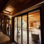 White Ecrin 木屋 拉富