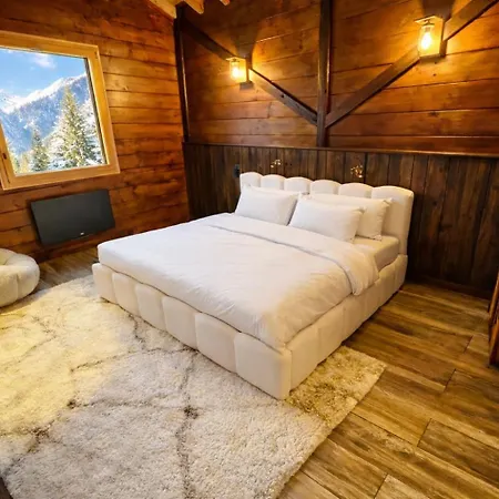 White Ecrin Chalet *